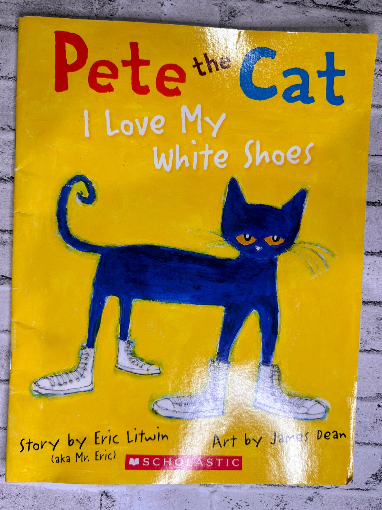 Pete the Cat - I Love My White Shoes Book