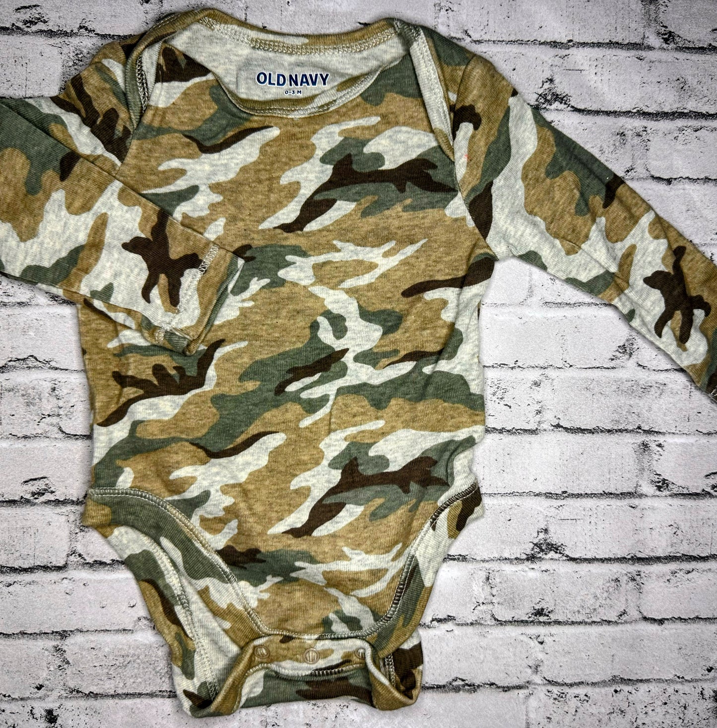 Old Navy: Camo Bodysuit- 0/3m