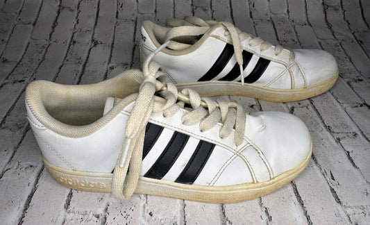 Adidas: White Tennis Shoes - 2Y