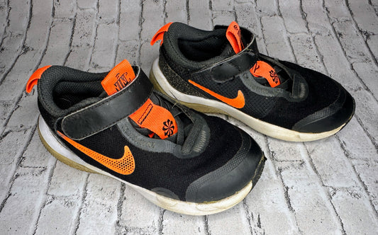 Nike: Black/Orange Tennis Shoes - 9c