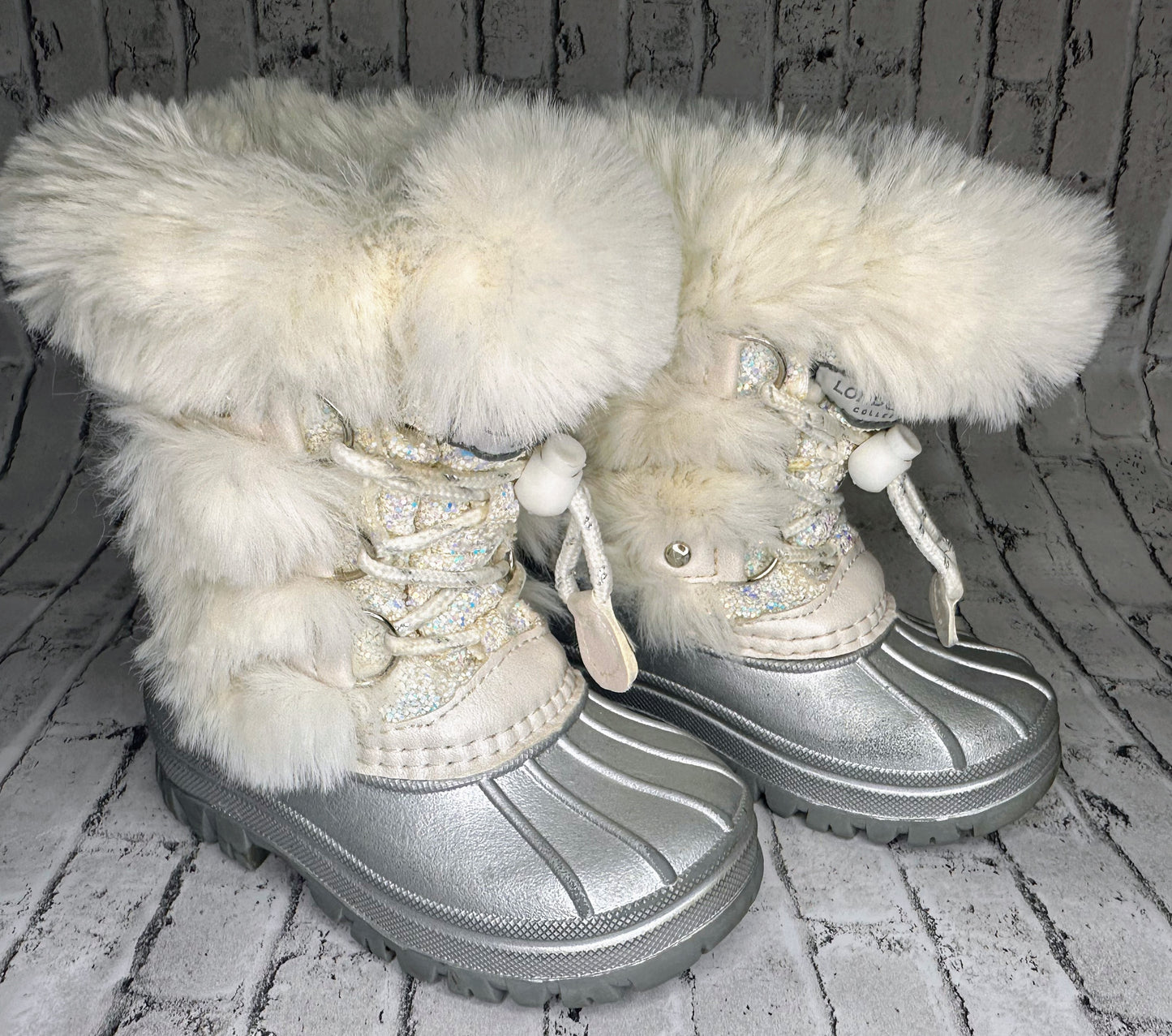 London Fog: White Glitter Snow Boots - 7C