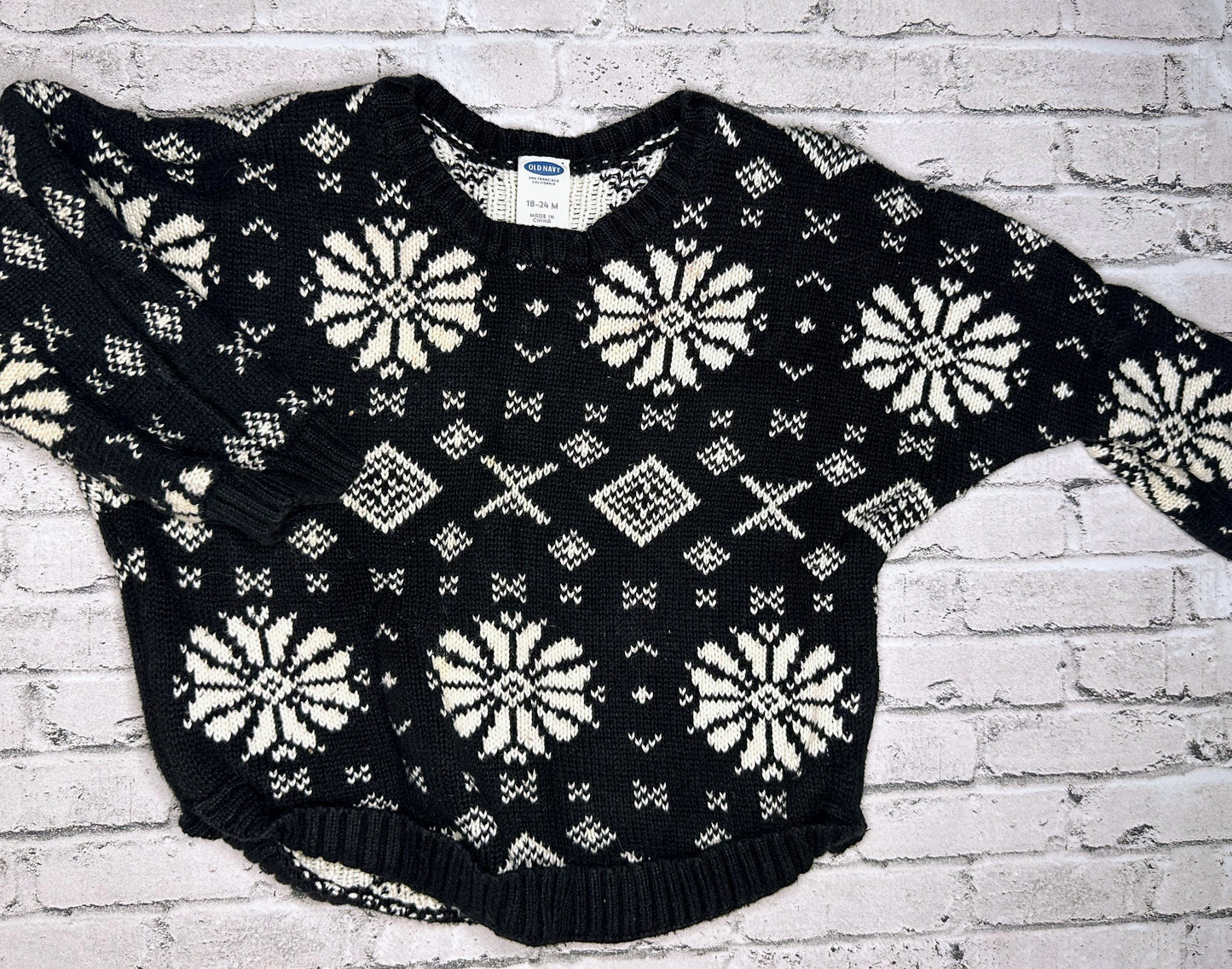 Old Navy: B&W Knit Sweater -18/24m