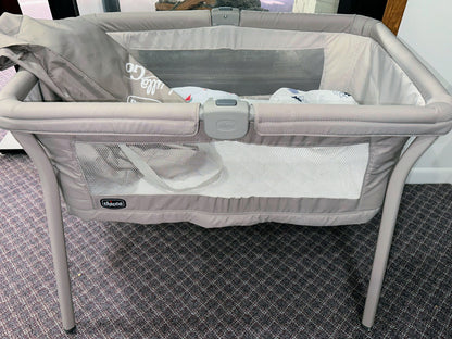 Chicco: LullaGo Travel Bassinet + 3 Sheets