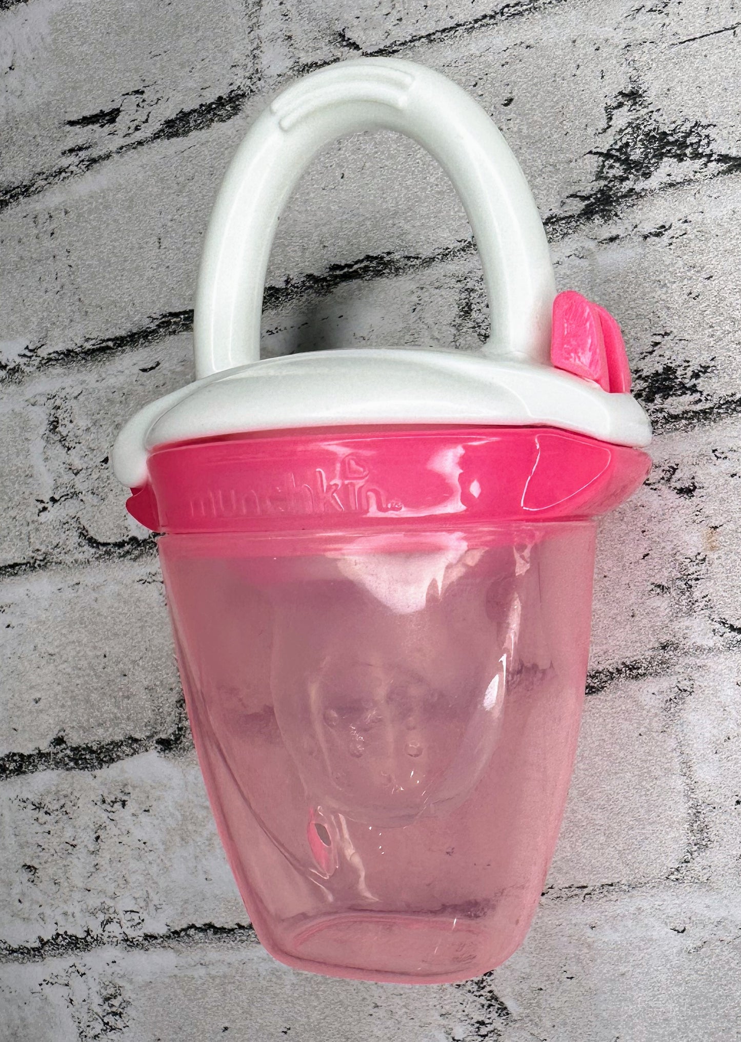 Munchkin: Pink Solid Food Teether