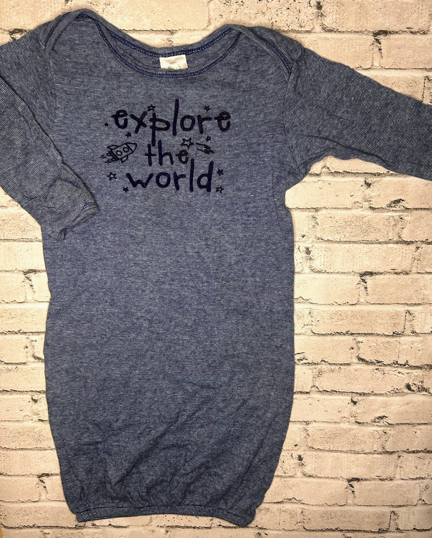 Gerber: “Explore the World” Sleep Gown- 0/6m