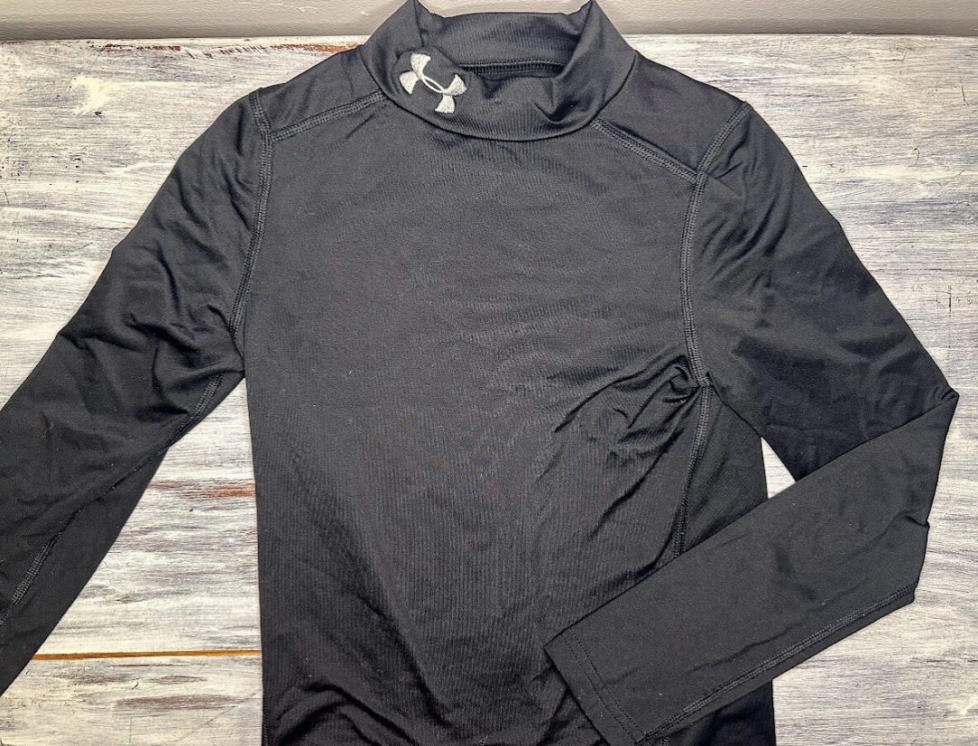 Under Armour: Black Dri Fit "Cold Gear" Top- Y SM